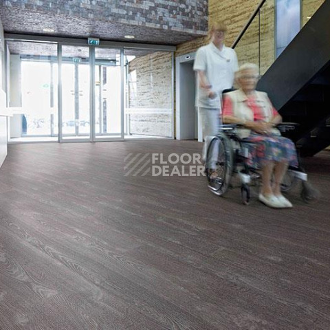 Forbo SureStep Wood 18952 dark grey oak фото 2 | FLOORDEALER